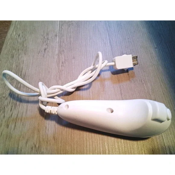 Nintendo Wii Remote Nunchuck Controller White RVL 003 - Picture 2 of 3